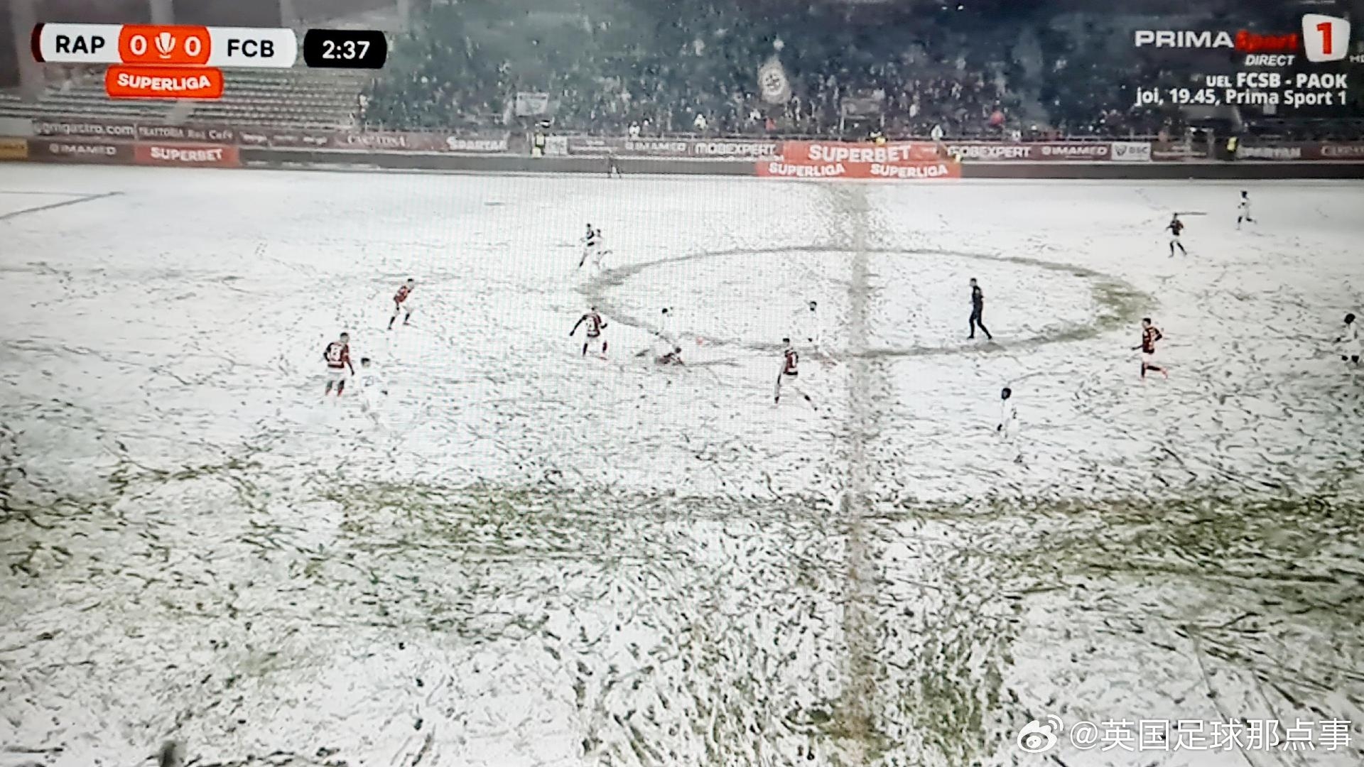 昨晚的羅馬尼亞聯賽，場內下大雪，客隊還被允許穿白色球衣……